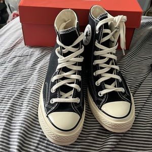 Converse Chuck Taylor Hightops unisex women’s size 7